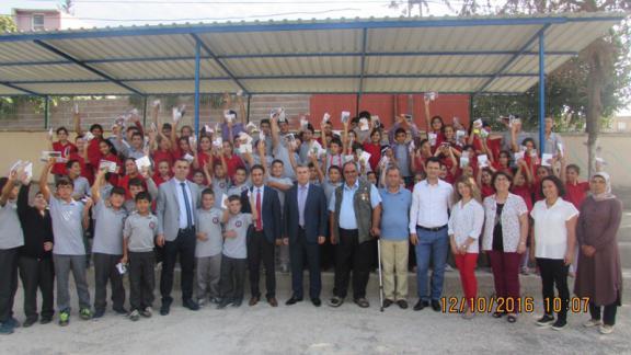Kabasakal İlkokulu/Ortaokulunda Kırtasiye Dağıtım Etkinliği Düzenlendi.