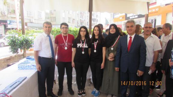 Öğrenciler AB´yi Öğreniyor Projesi Kapsamında Yapılan Yarışmalarda Dereceye Giren Öğrencilere Ödülleri Verildi.
