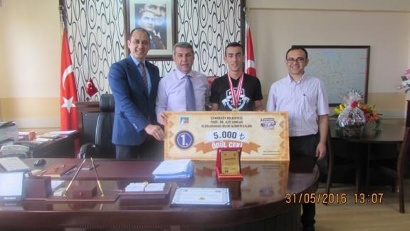 İlçemiz Mehmet Özöncel Anadolu Lisesi Öğrencisi Uluslararası Bilim Olimpiyatlarında Türkiye Birincisi Oldu.