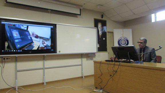 İlçe Milli Eğitim Müdürümüz Üç Boyutlu Ekranda Ders Etkinlik Uygulaması Yaptı