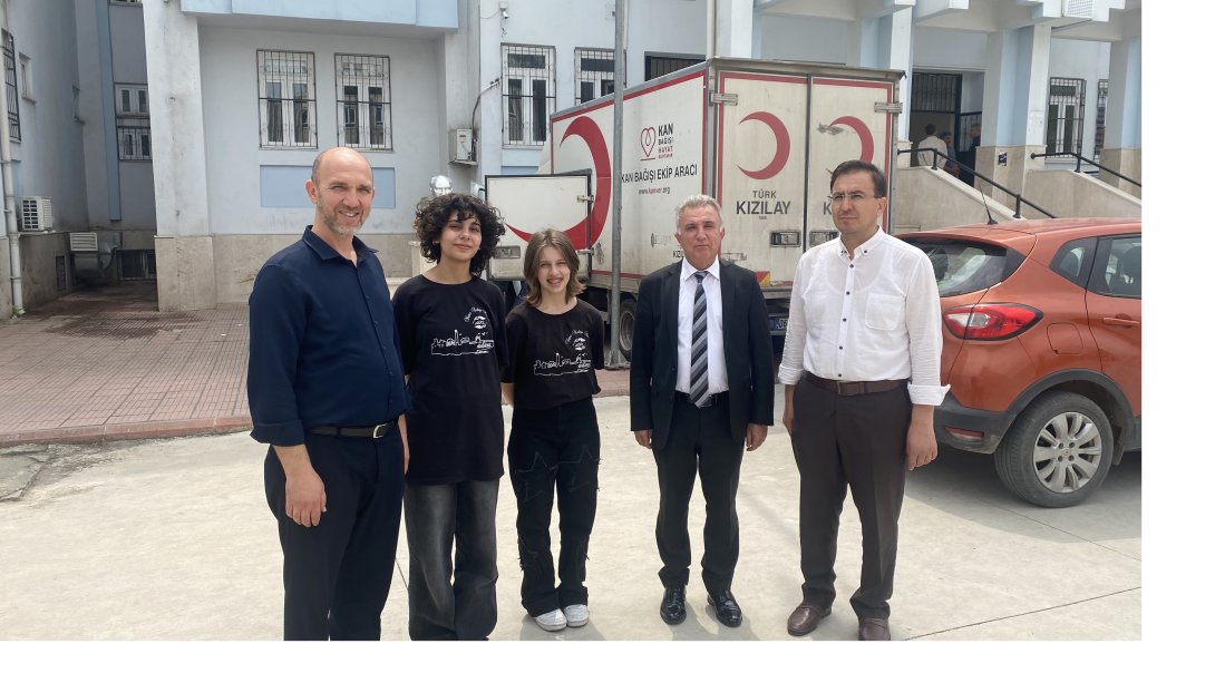 Yaşar Rukiye Kısacık Anadolu İmam Hatip Lisesinde kurulan kan bağışı merkezine ziyarette bulundu